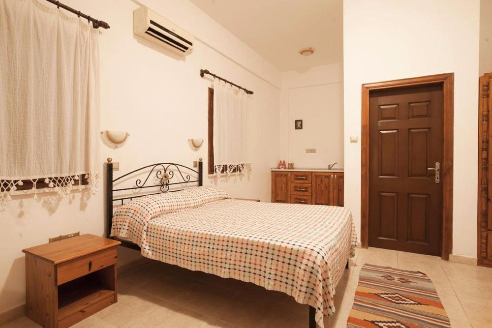 Glaro Garden Hotel Agia Trias Екстер'єр фото