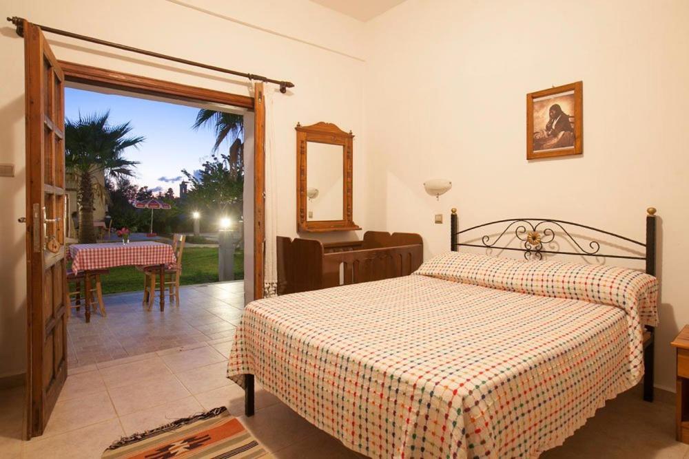 Glaro Garden Hotel Agia Trias Екстер'єр фото